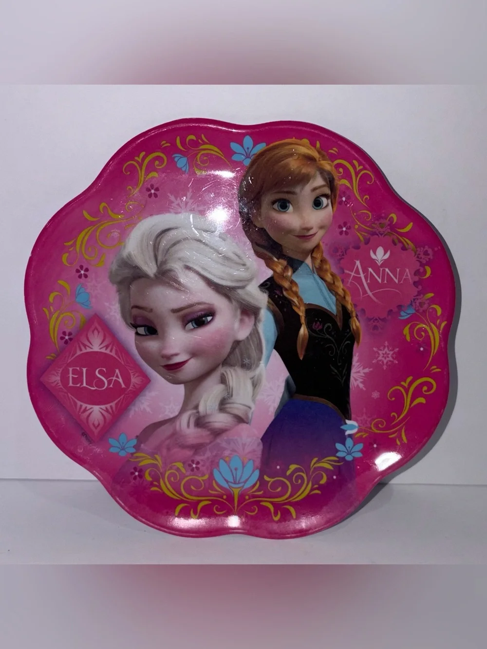 Disney 2014 Frozen Anna & Elsa Scalloped Plate
